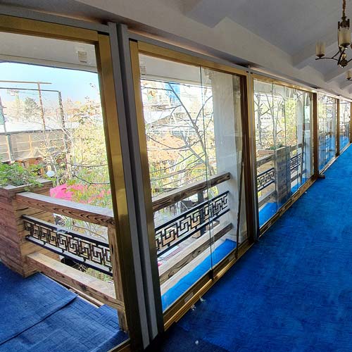 شیشه بالکنی